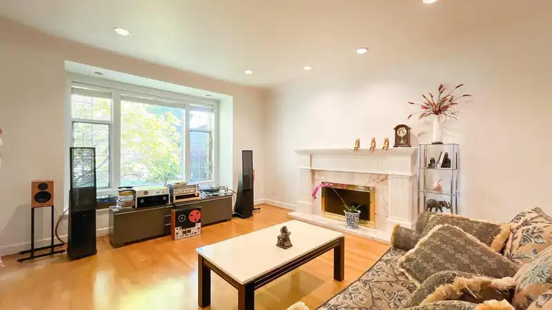 5605 DEWDNEY COURT - photo 4 of 40
