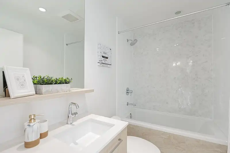 3907 567 CLARKE ROAD - photo 2 of 13