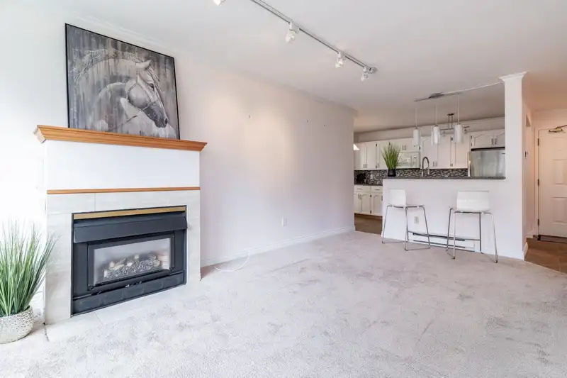 208 13965 16 AVENUE - photo 4 of 34