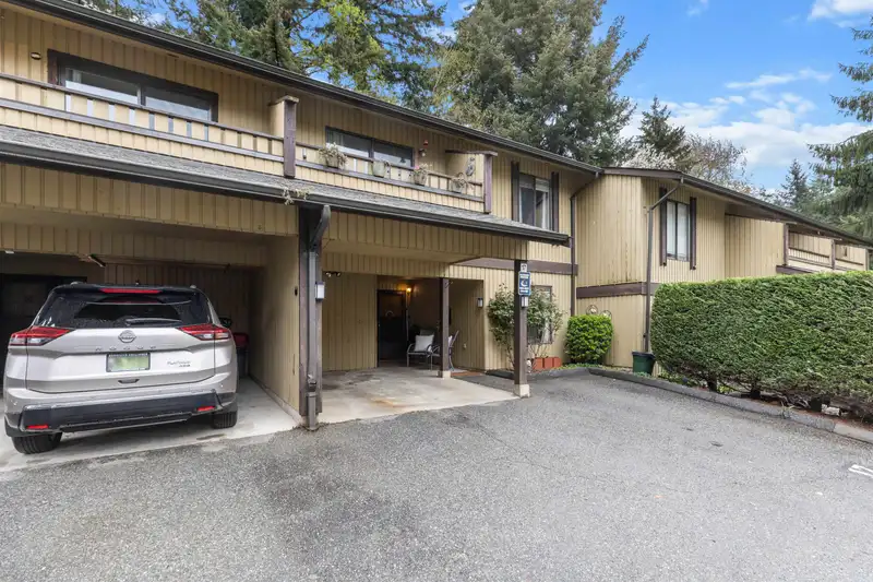 17 2998 MOUAT DRIVE - photo 2 of 34