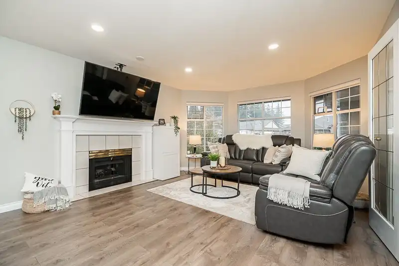 16336 108A AVENUE - photo 2 of 25