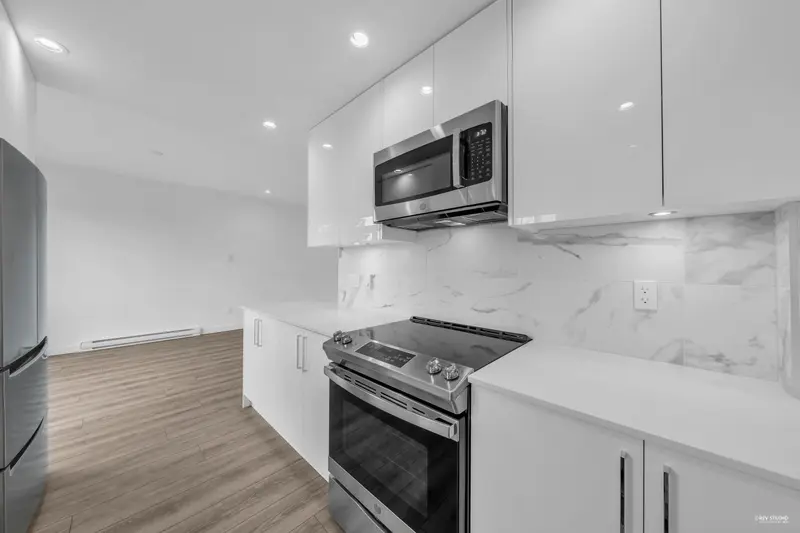 7 4300 THOMPSON ROAD - photo 4 of 25