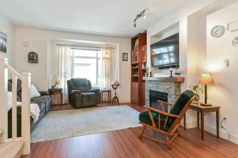 91 2979 156 STREET - photo 3 of 38