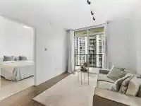 2108 3007 GLEN DRIVE - thumbnail 2
