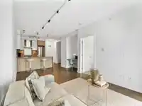 2108 3007 GLEN DRIVE - thumbnail 6