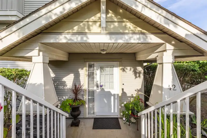 42 6568 193B STREET - photo 3 of 40