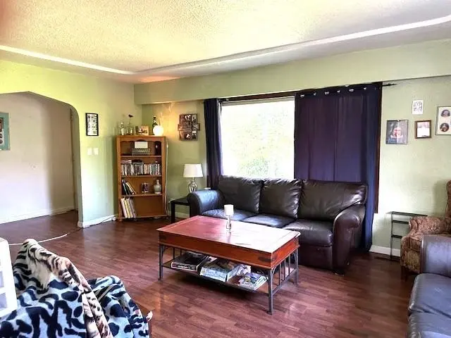 45656 WELLINGTON AVENUE - photo 4 of 12