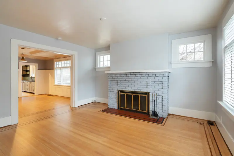 1511 BARCLAY STREET - photo 4 of 19