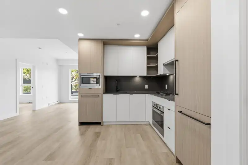 403 2268 E BROADWAY - photo 3 of 16