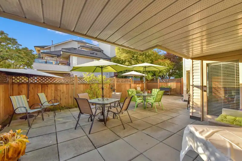 110 1955 SUFFOLK AVENUE - photo 1 of 35