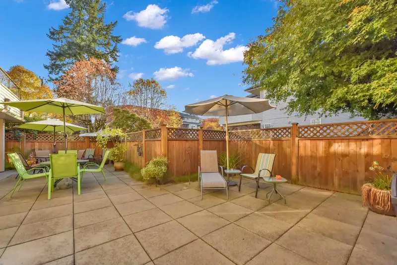 110 1955 SUFFOLK AVENUE - photo 4 of 35