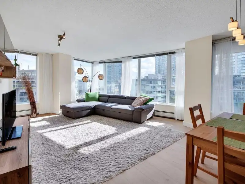806 188 KEEFER PLACE - photo 3 of 37