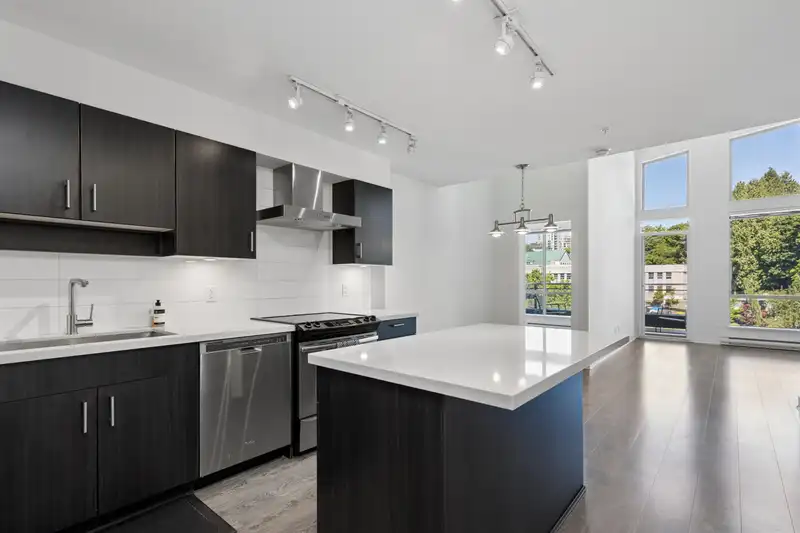 605 500 ROYAL AVENUE - photo 2 of 21