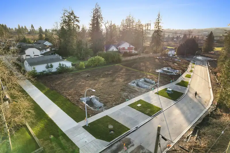18086 66 AVENUE - photo 3 of 20