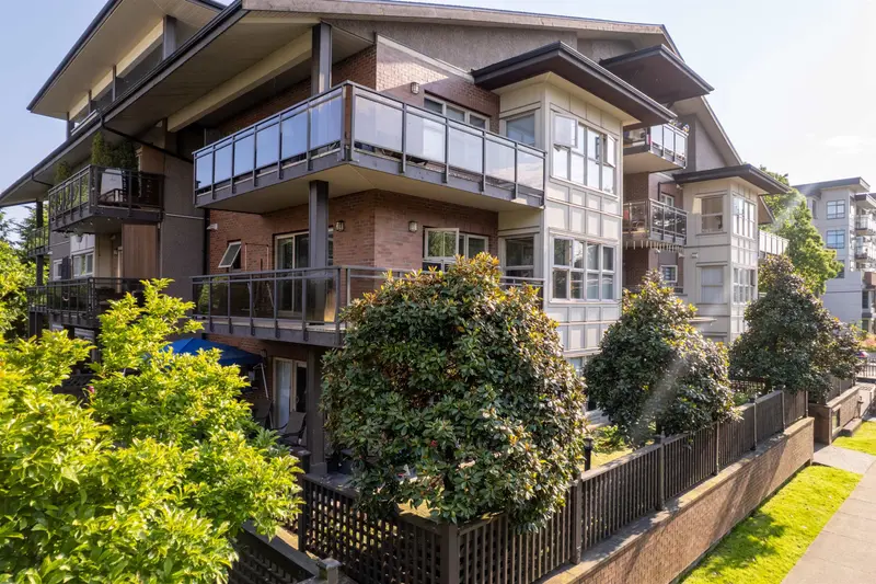 103 1988 SUFFOLK AVENUE - photo 4 of 25