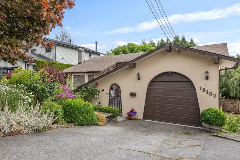 18102 58 AVENUE - photo 3 of 31