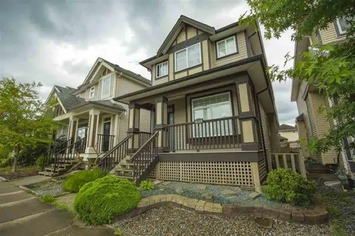 18990 72 AVENUE - photo 2 of 34