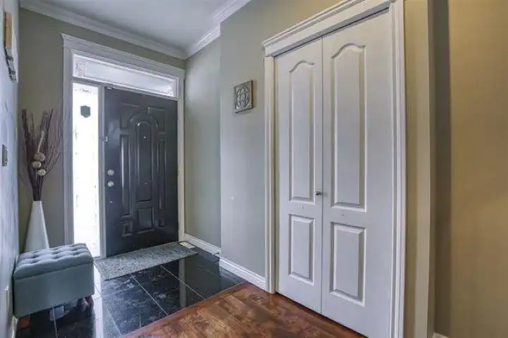 18990 72 AVENUE - photo 3 of 34