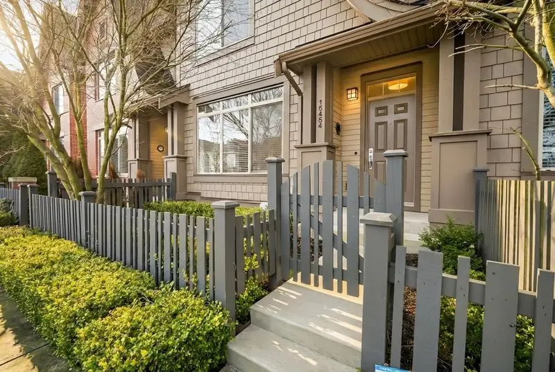 16454 25 AVENUE - photo 2 of 18