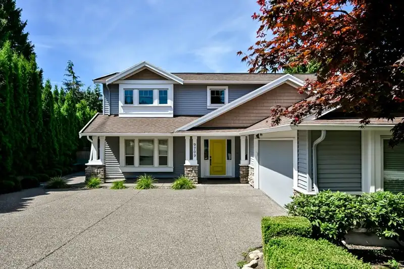 9709 CROWN CRESCENT - photo 2 of 40