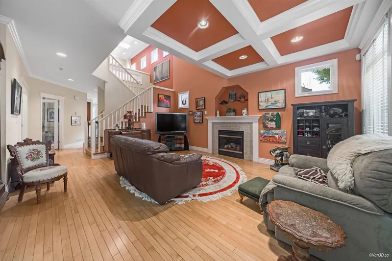 15210 29A AVENUE - photo 2 of 25