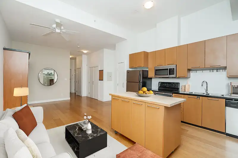 105 205 E 10TH AVENUE - photo 2 of 39