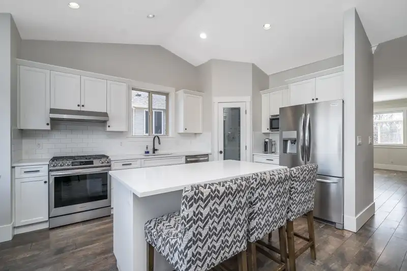 34831 1 AVENUE - photo 4 of 39
