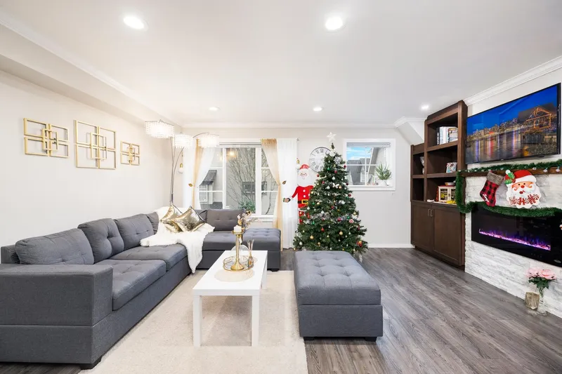 62` 15175 62A AVENUE - photo 2 of 25