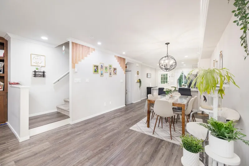 62` 15175 62A AVENUE - photo 4 of 25