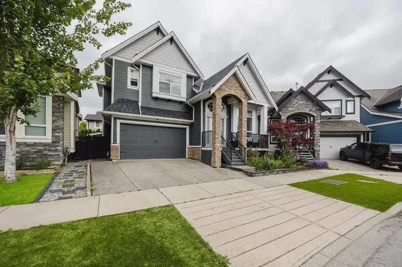 17251 0B AVENUE - photo 2 of 35