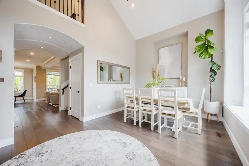 17251 0B AVENUE - photo 4 of 35
