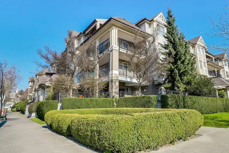404 215 TWELFTH STREET - photo 1 of 24