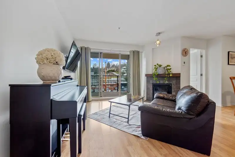 404 215 TWELFTH STREET - photo 2 of 24