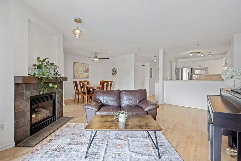 404 215 TWELFTH STREET - photo 3 of 24