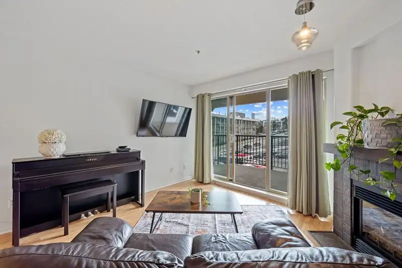 404 215 TWELFTH STREET - photo 4 of 24