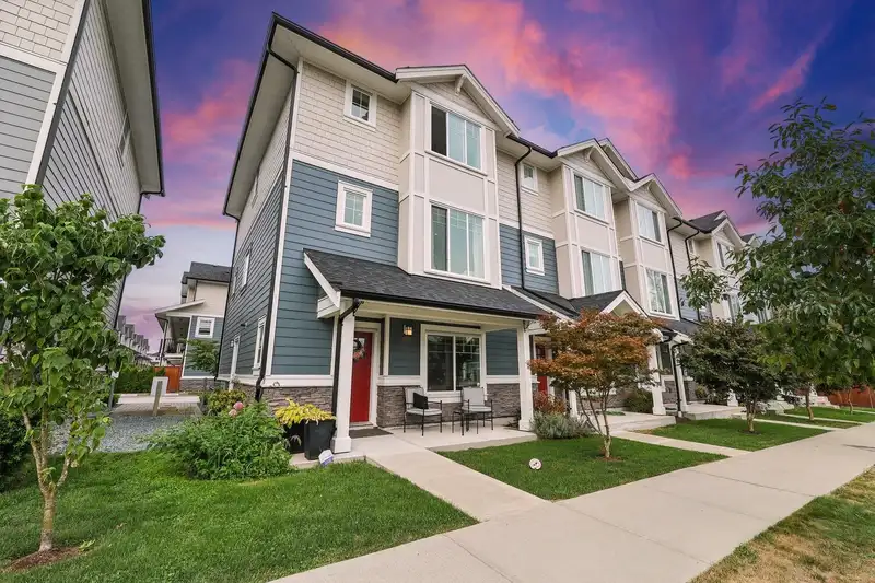 40 19501 74 AVENUE - photo 1 of 30