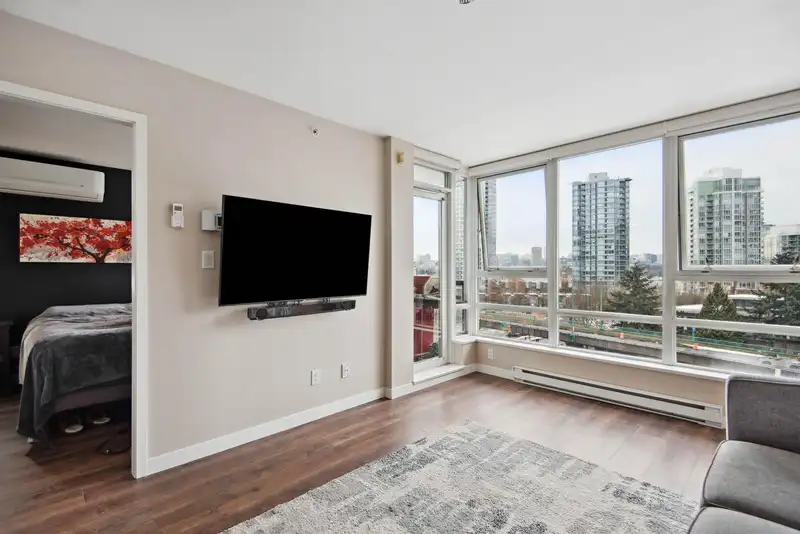 811 939 EXPO BOULEVARD - photo 1 of 30