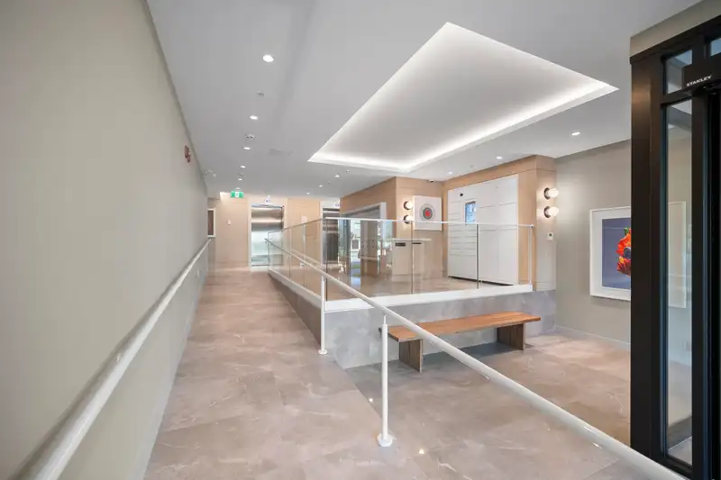 204 2015 ST. JOHNS STREET - photo 4 of 26