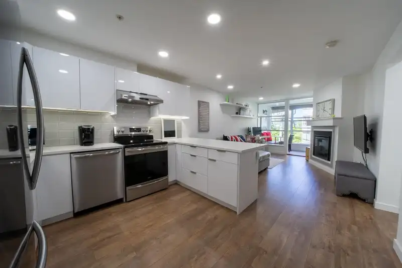 207 5025 JOYCE STREET - photo 2 of 7
