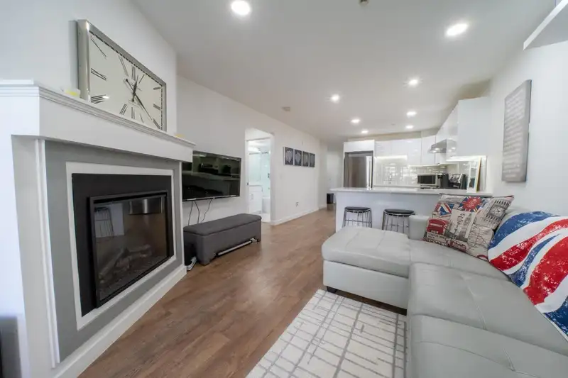 207 5025 JOYCE STREET - photo 3 of 7