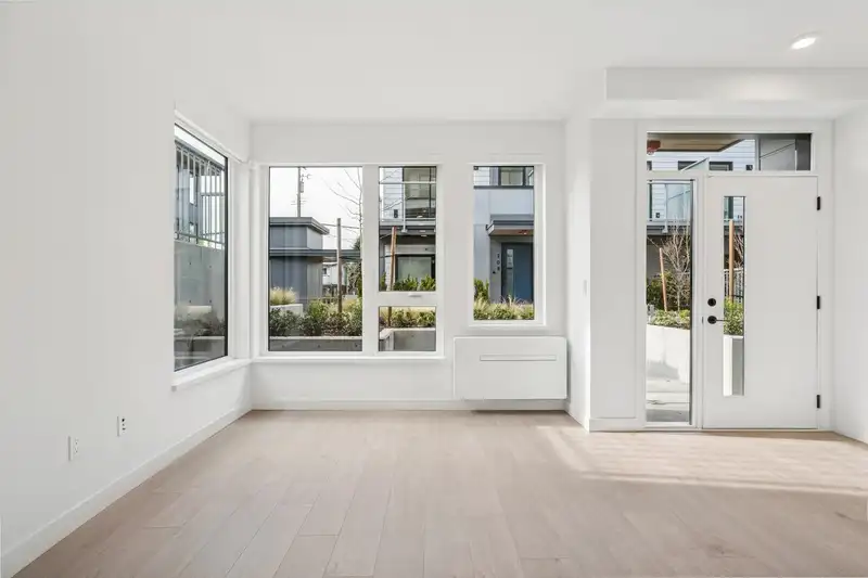 136 921 GRANT STREET - photo 3 of 14