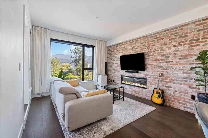 206 83 MOODY STREET - photo 2 of 25