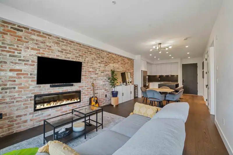206 83 MOODY STREET - photo 4 of 25