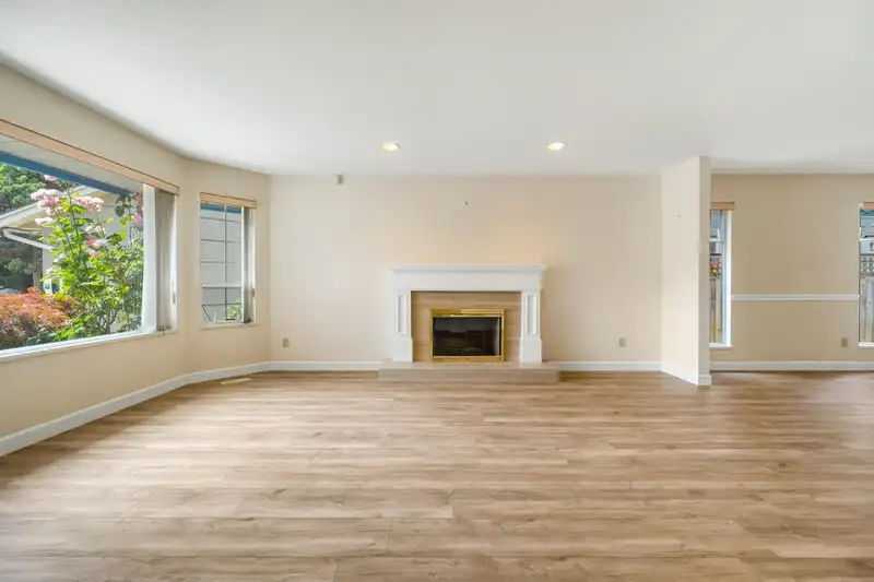12420 PHOENIX DRIVE - photo 2 of 29