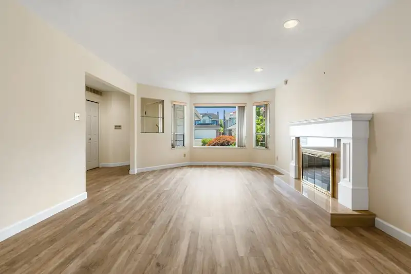 12420 PHOENIX DRIVE - photo 3 of 29