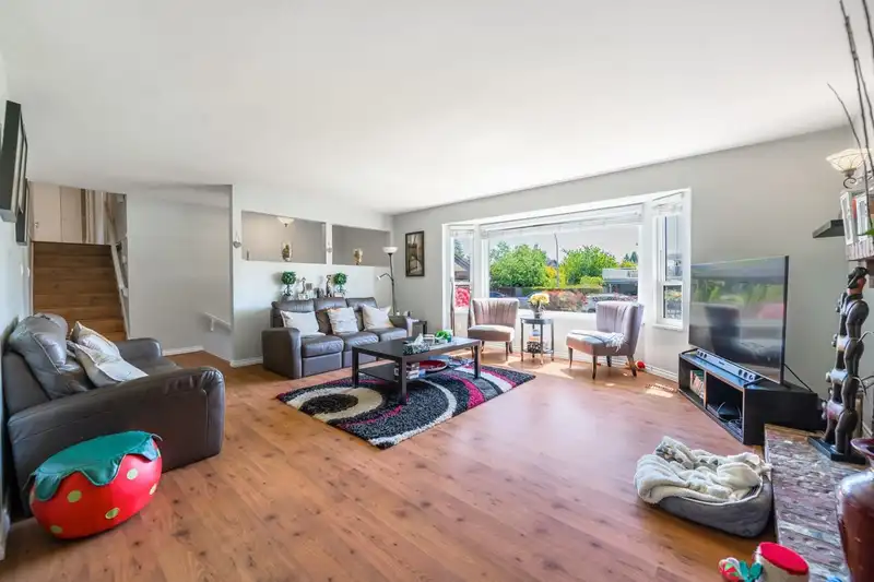 9891 SWANSEA DRIVE - photo 3 of 25