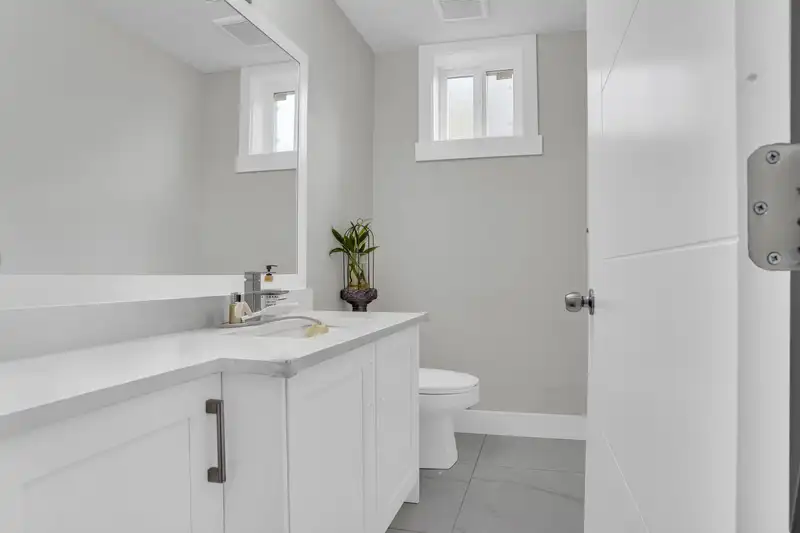28 19239 70TH AVENUE - photo 4 of 35