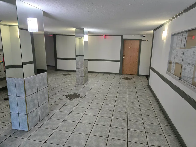 2203 13819 100 AVENUE - photo 2 of 11