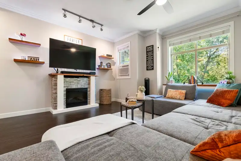 38 7121 192 STREET - photo 2 of 30