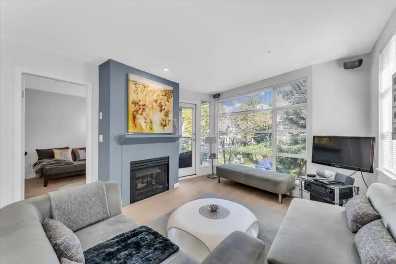 305 2575 W 4TH AVENUE - photo 1 of 29